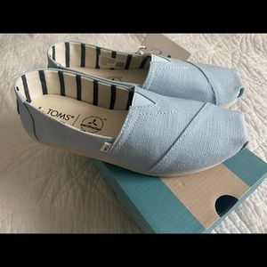 TOMS womens pastel blue heritage alpargata shoe size 5